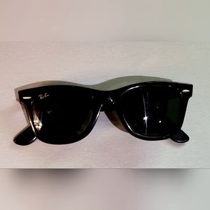 Ray-Ban Wayfarer Classic Sunglasses in Black. RB2140 Vampire Noir Blues Brothers